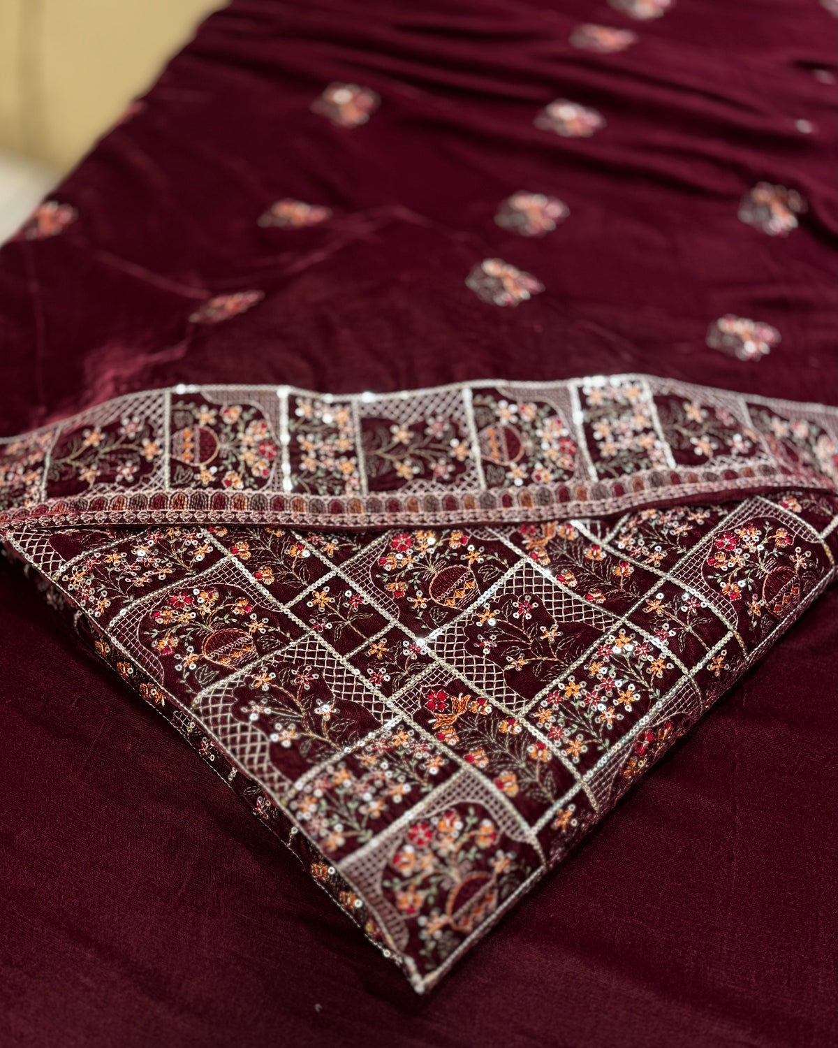 VELVET | Multi Light BRZ Gulaab